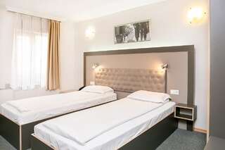 Отель Hotel Niky София Стандартный двухместный номер с 2 отдельными кроватями-3